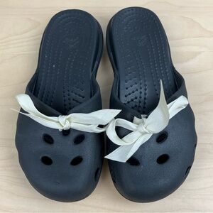 Crocs Women’s Size 7.0 Audrey Hallmark Black Slip On Slide Clog Mules With Bow